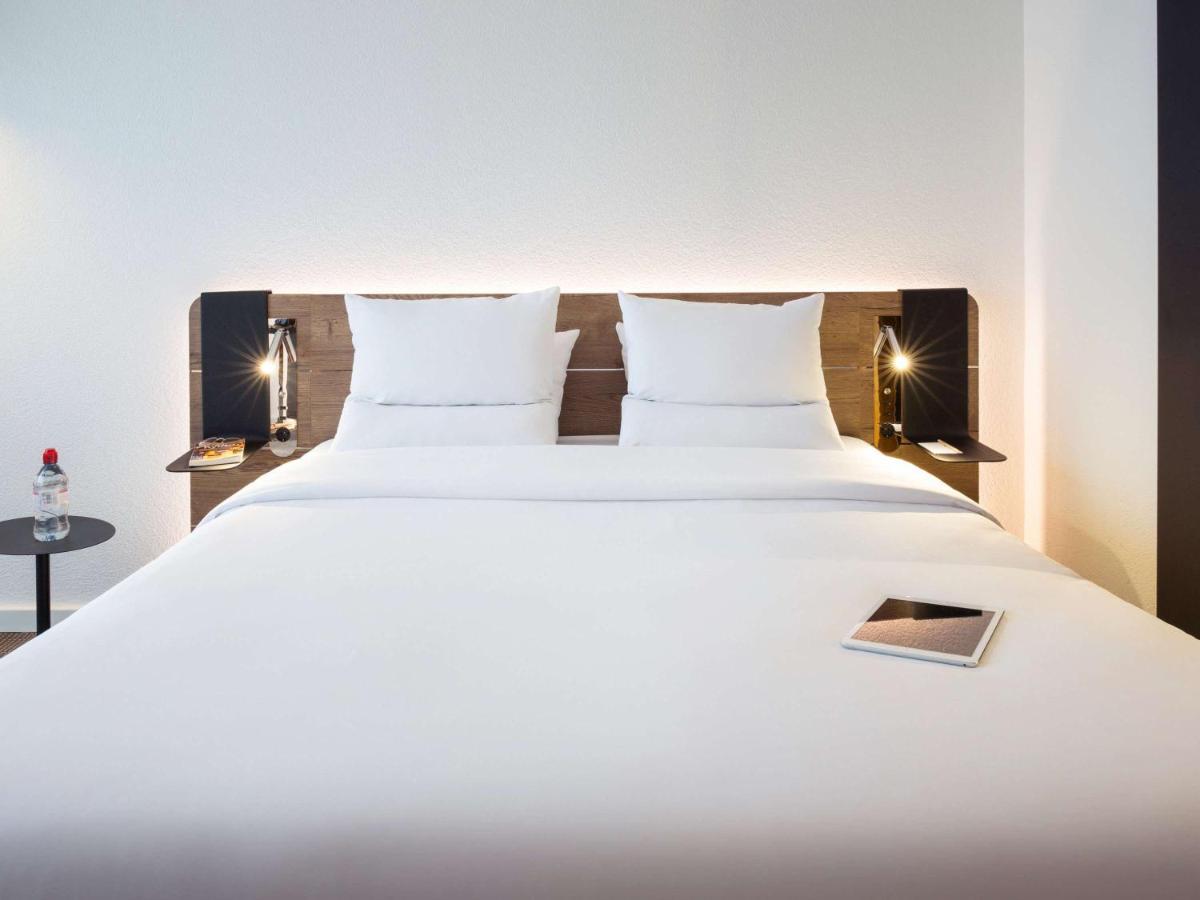 Novotel Lausanne Bussigny Криссье Экстерьер фото