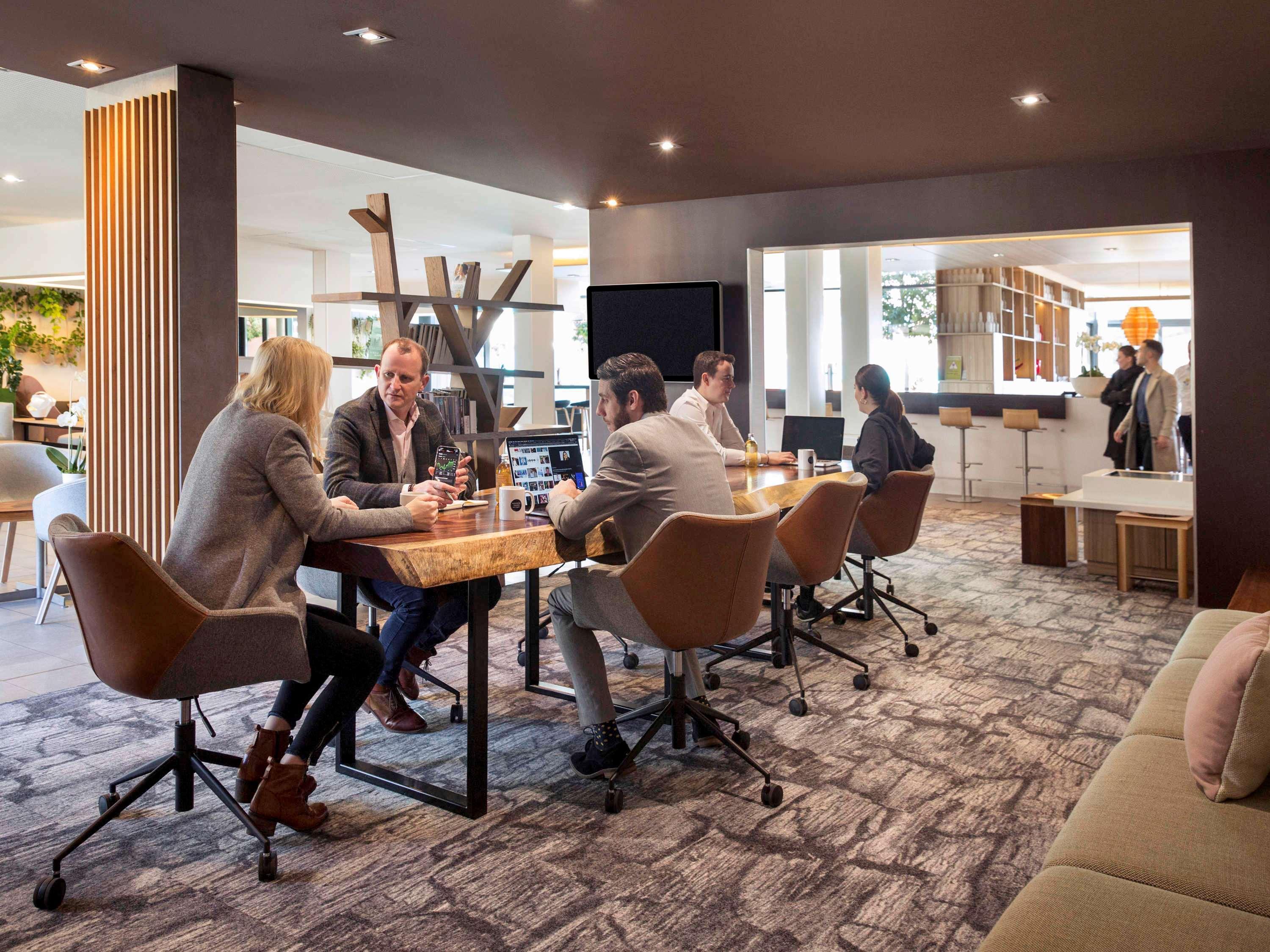 Novotel Lausanne Bussigny Криссье Экстерьер фото