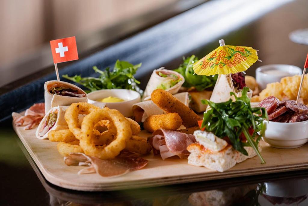Novotel Lausanne Bussigny Криссье Экстерьер фото