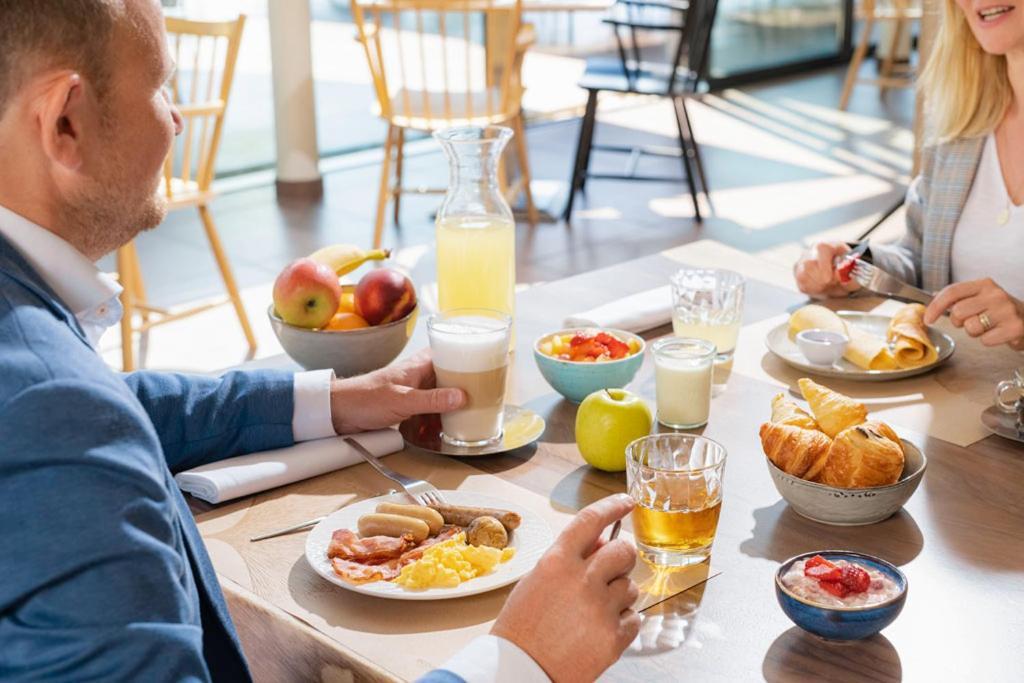 Novotel Lausanne Bussigny Криссье Экстерьер фото