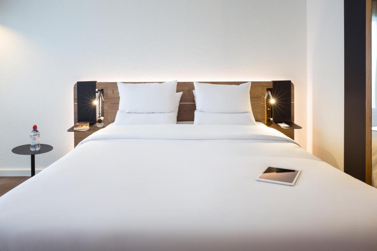 Novotel Lausanne Bussigny Криссье Экстерьер фото