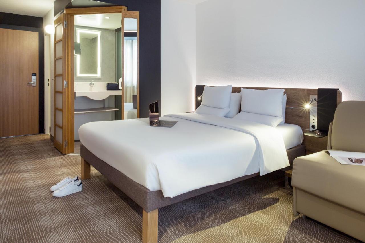 Novotel Lausanne Bussigny Криссье Экстерьер фото