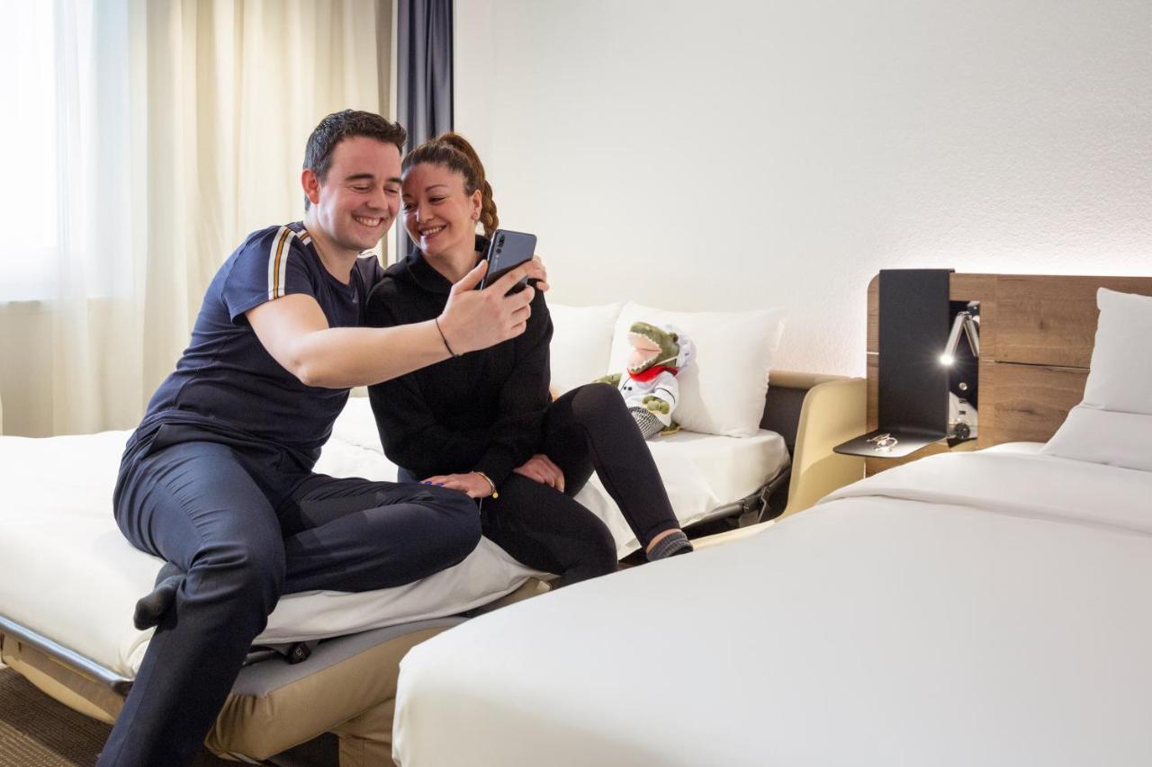 Novotel Lausanne Bussigny Криссье Экстерьер фото